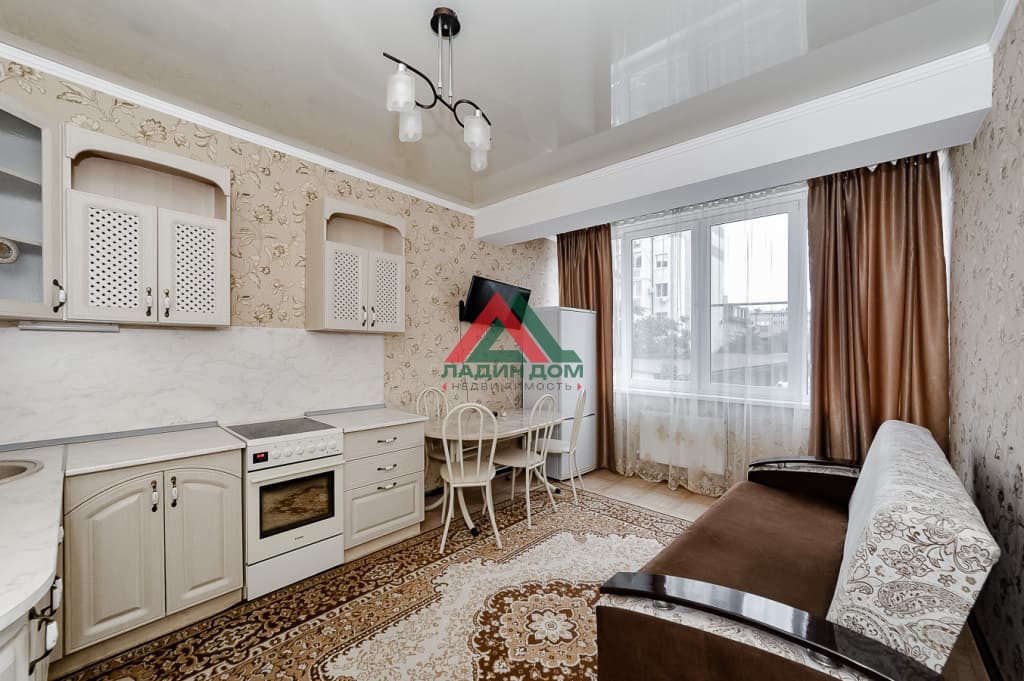 1-комнатная квартира, ул Ратной Славы, 42
