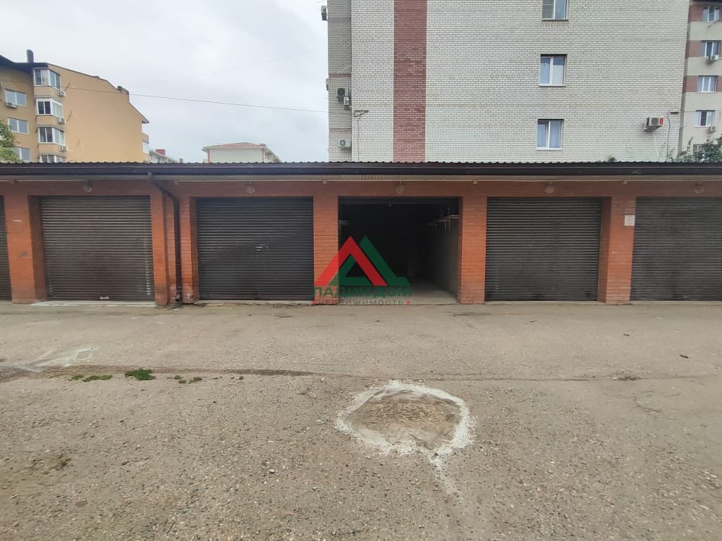 гараж, ул Ратной Славы, 38