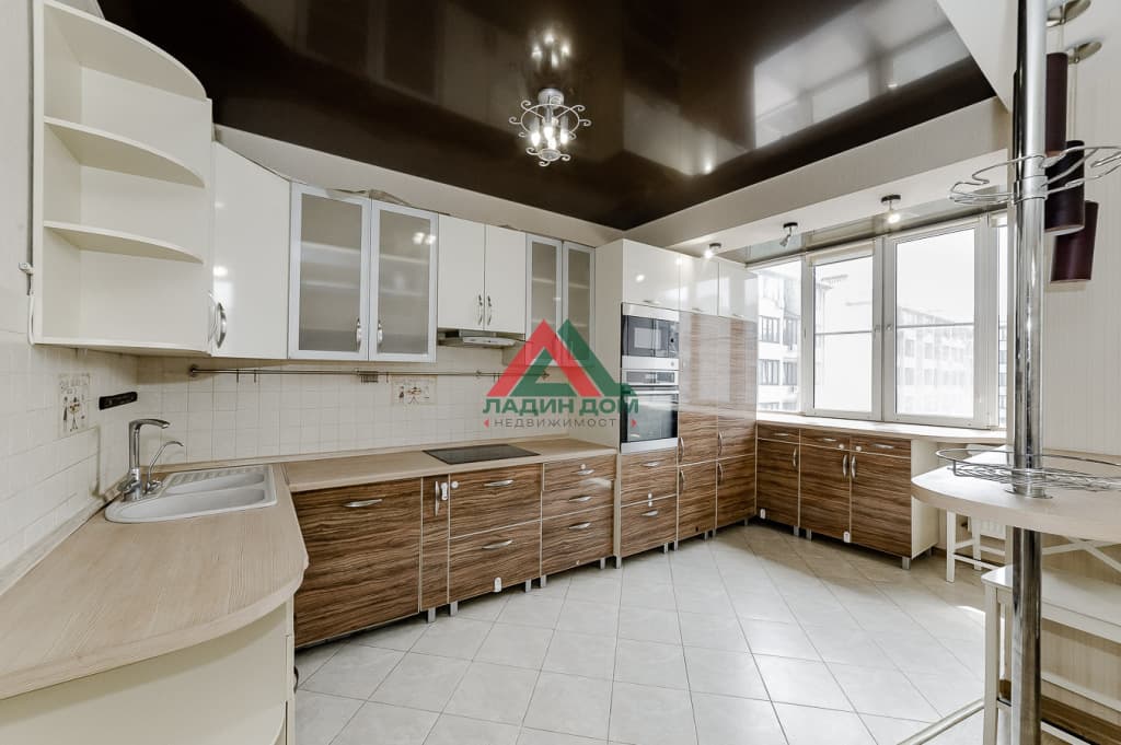 3-комнатная квартира, ул им. Сергея Есенина, 84Б