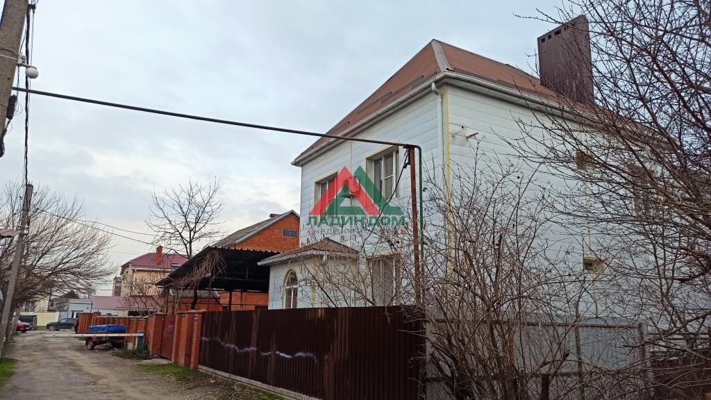 Дом с участком, ул Клубничная, 8