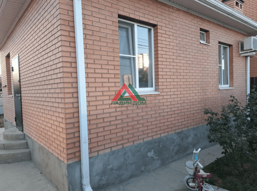 Дом с участком — фото 1